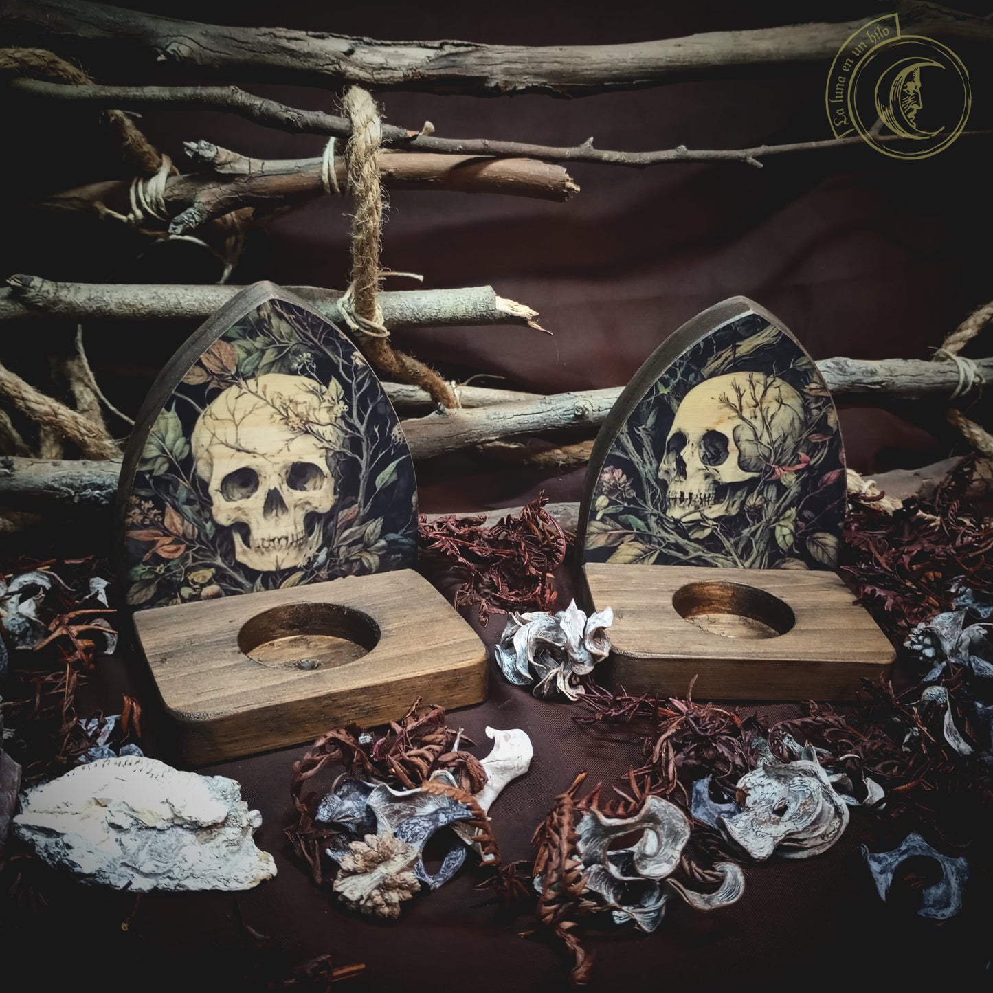 Set of 2 Candle holders - Skulls - Memento Mori