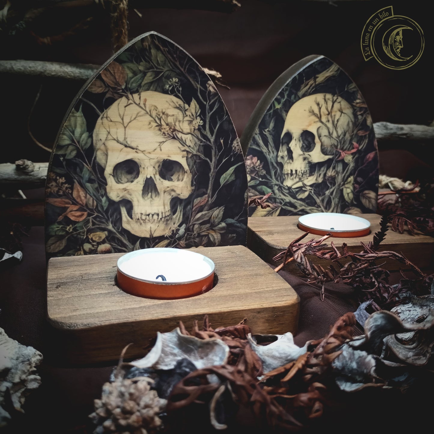 Set of 2 Candle holders - Skulls - Memento Mori