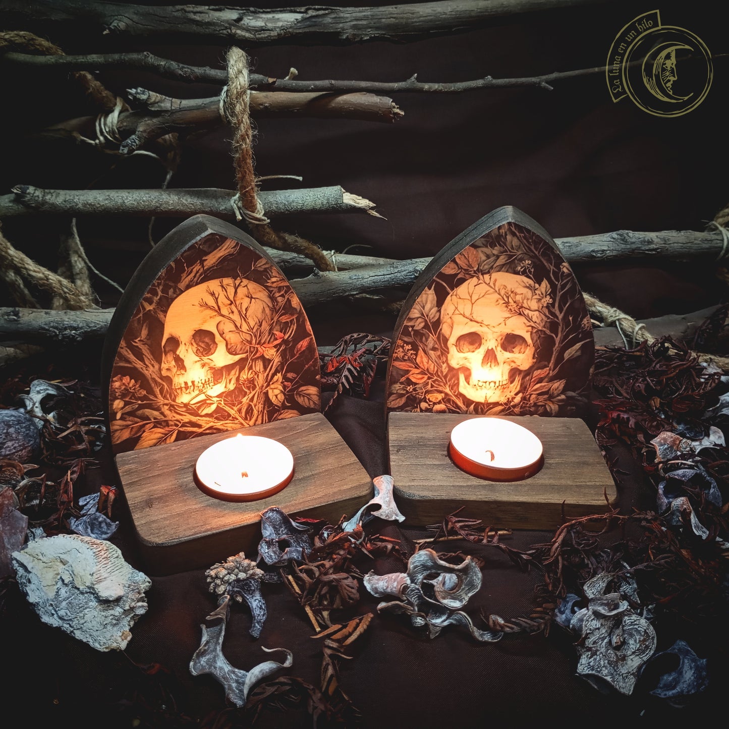 Set of 2 Candle holders - Skulls - Memento Mori
