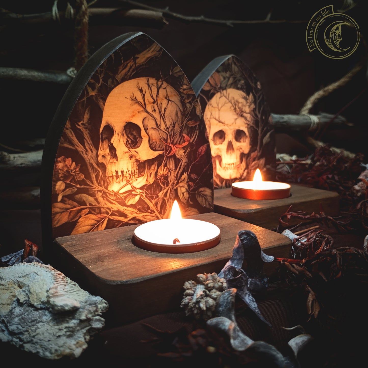 Set of 2 Candle holders - Skulls - Memento Mori
