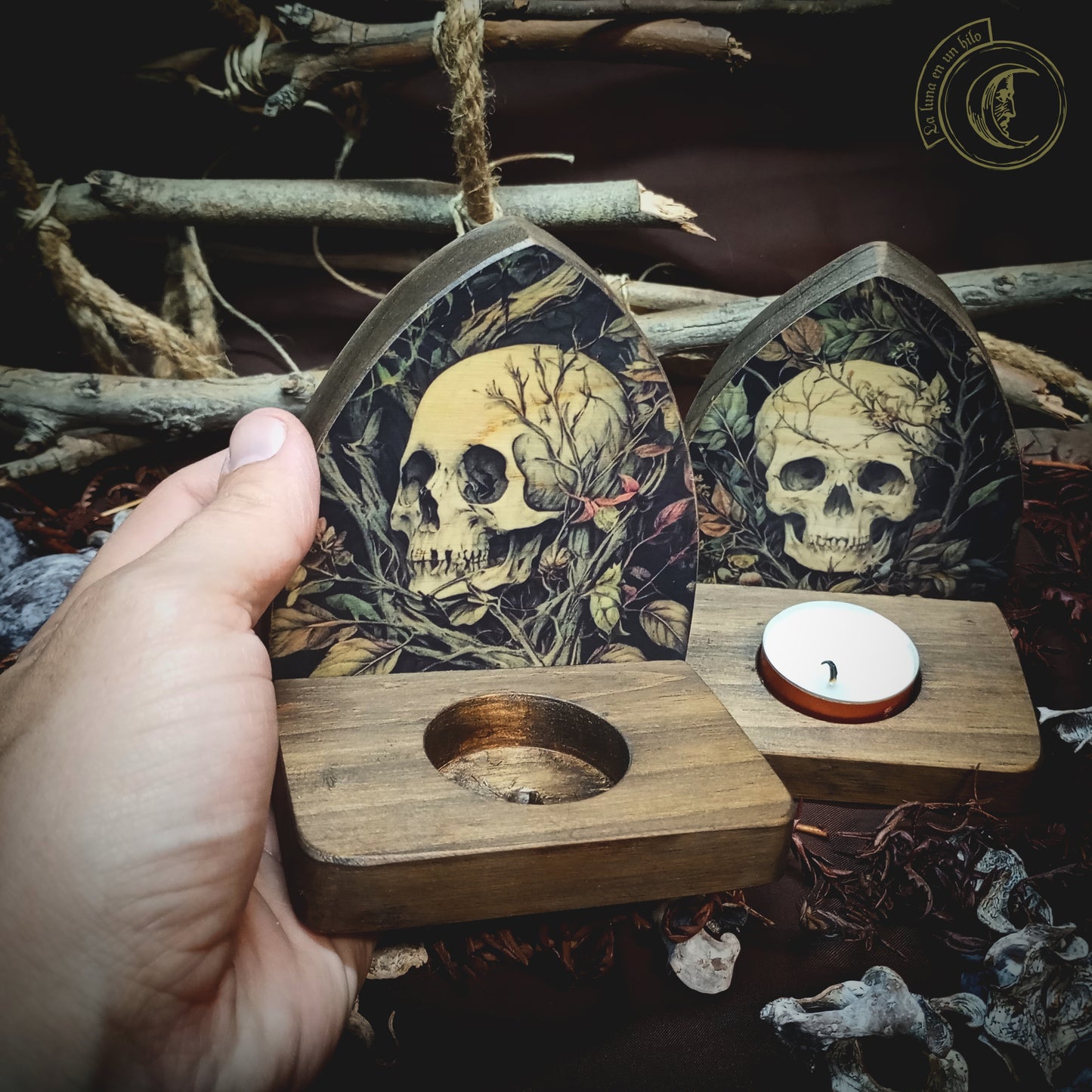 Set of 2 Candle holders - Skulls - Memento Mori