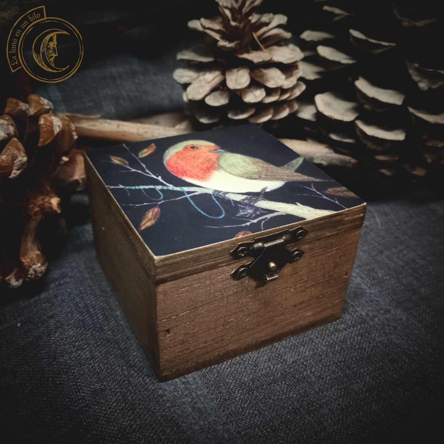 Small Wooden Box - Robin -