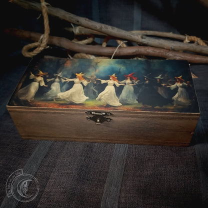 Holztruhe – Hexensabbat II –